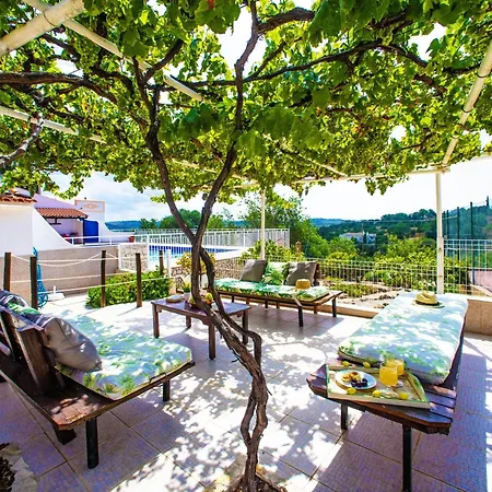 Eugenia By Interhome パデルネ